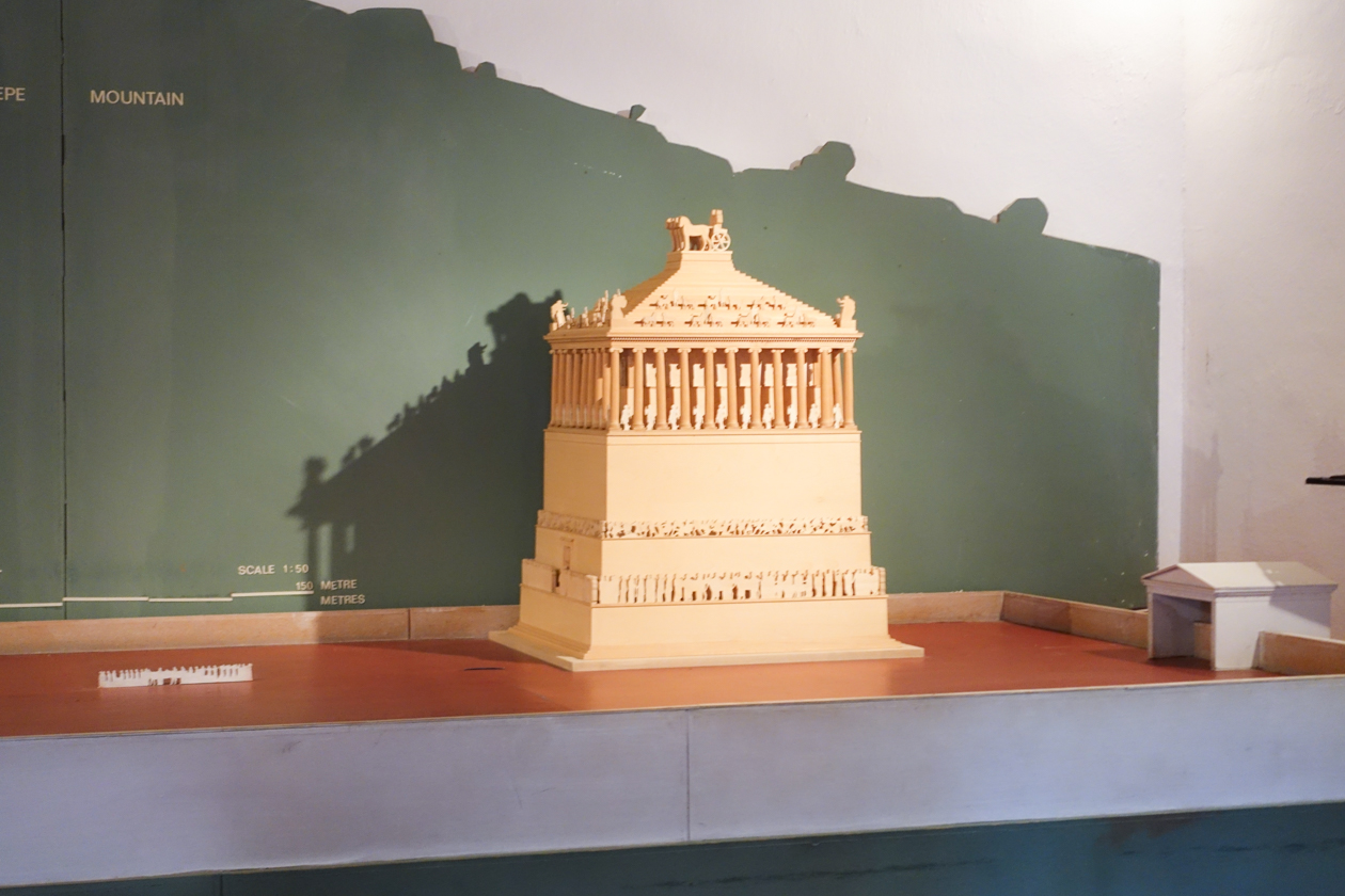 bodrum-1330-mausoleum-schaalmodel
