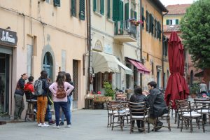 terras op Piazza Dante Alighieri