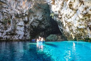 bootje in de Melissani grot