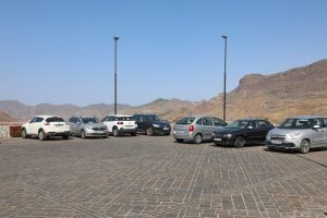 De auto parkeer ik op de gratis parking