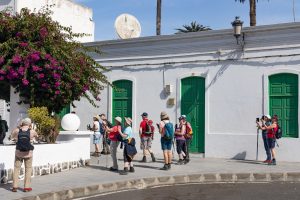 wandelaars naderen het Plaza Leon y Castillo