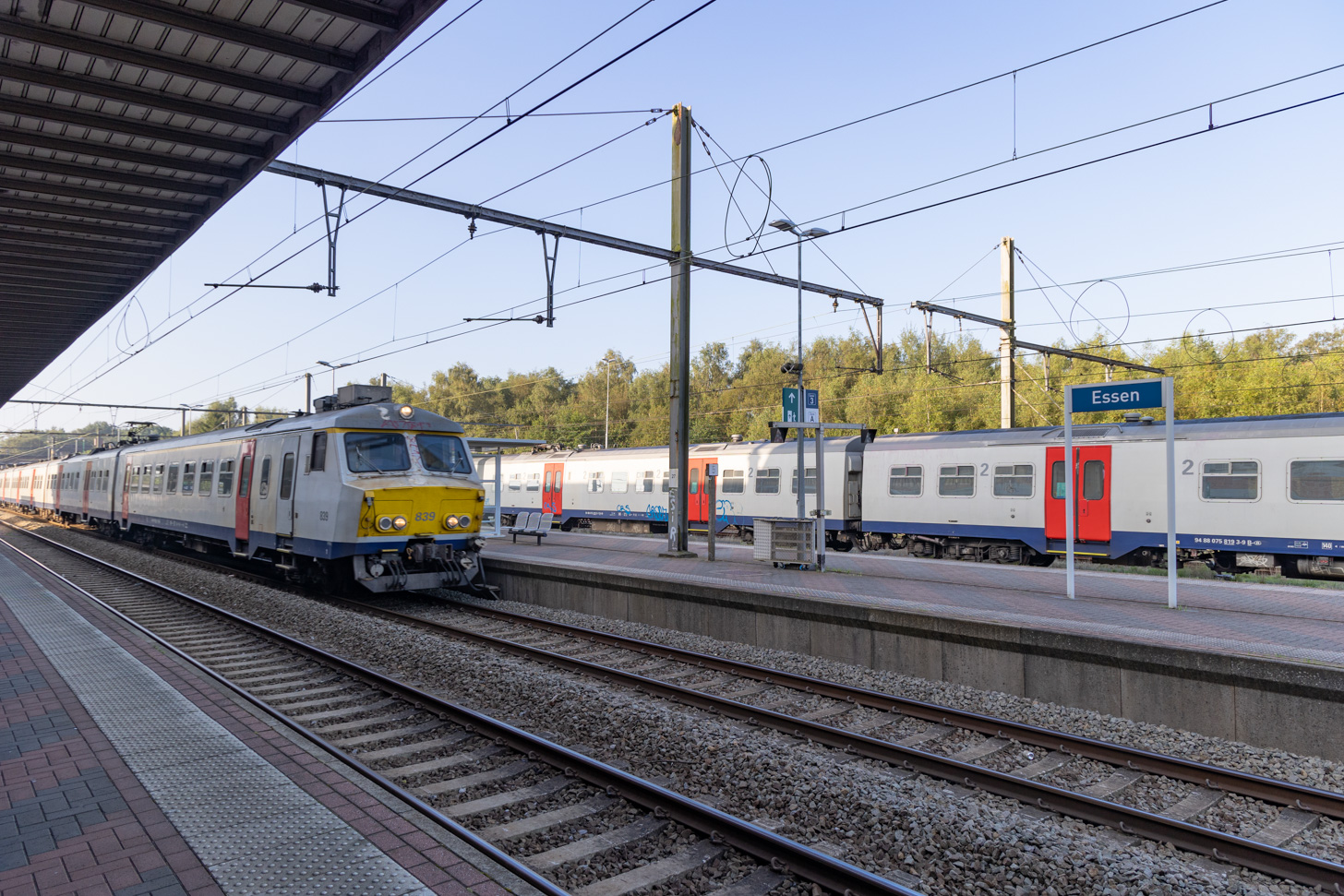 met de trein mee