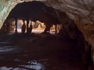 Quadirikiri Cave