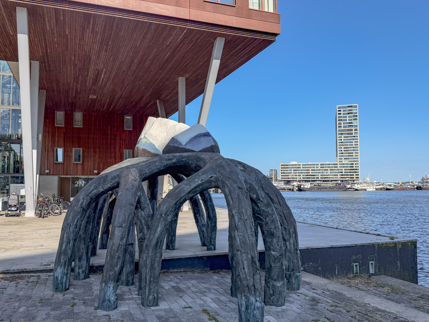 het kunstwerk Islanded
