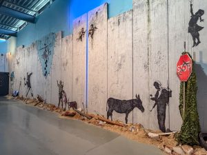 nagebouwde betonnen wand