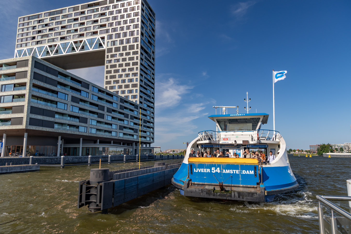 met de veerboot naar Noord