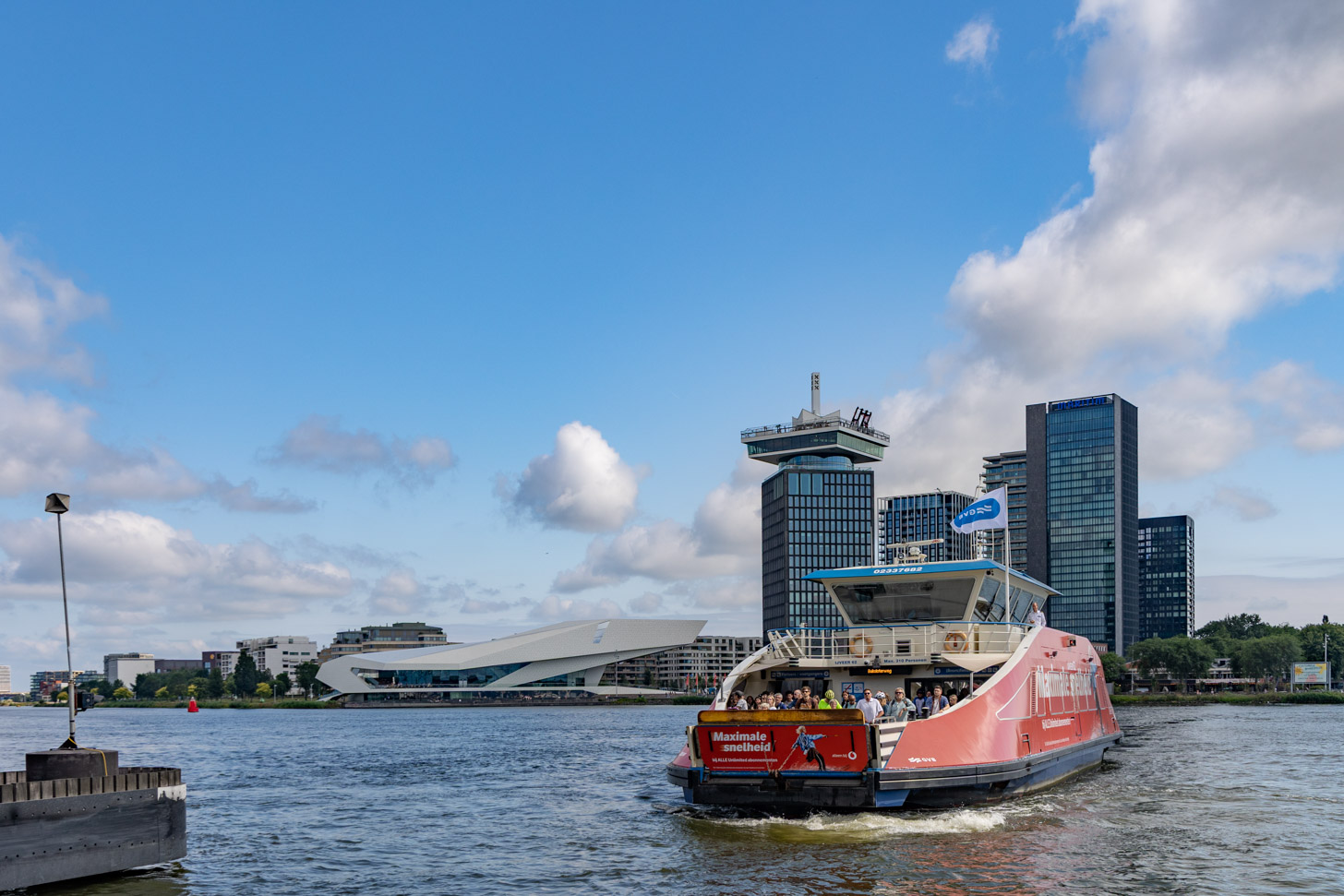 pakken we de veerboot over het IJ