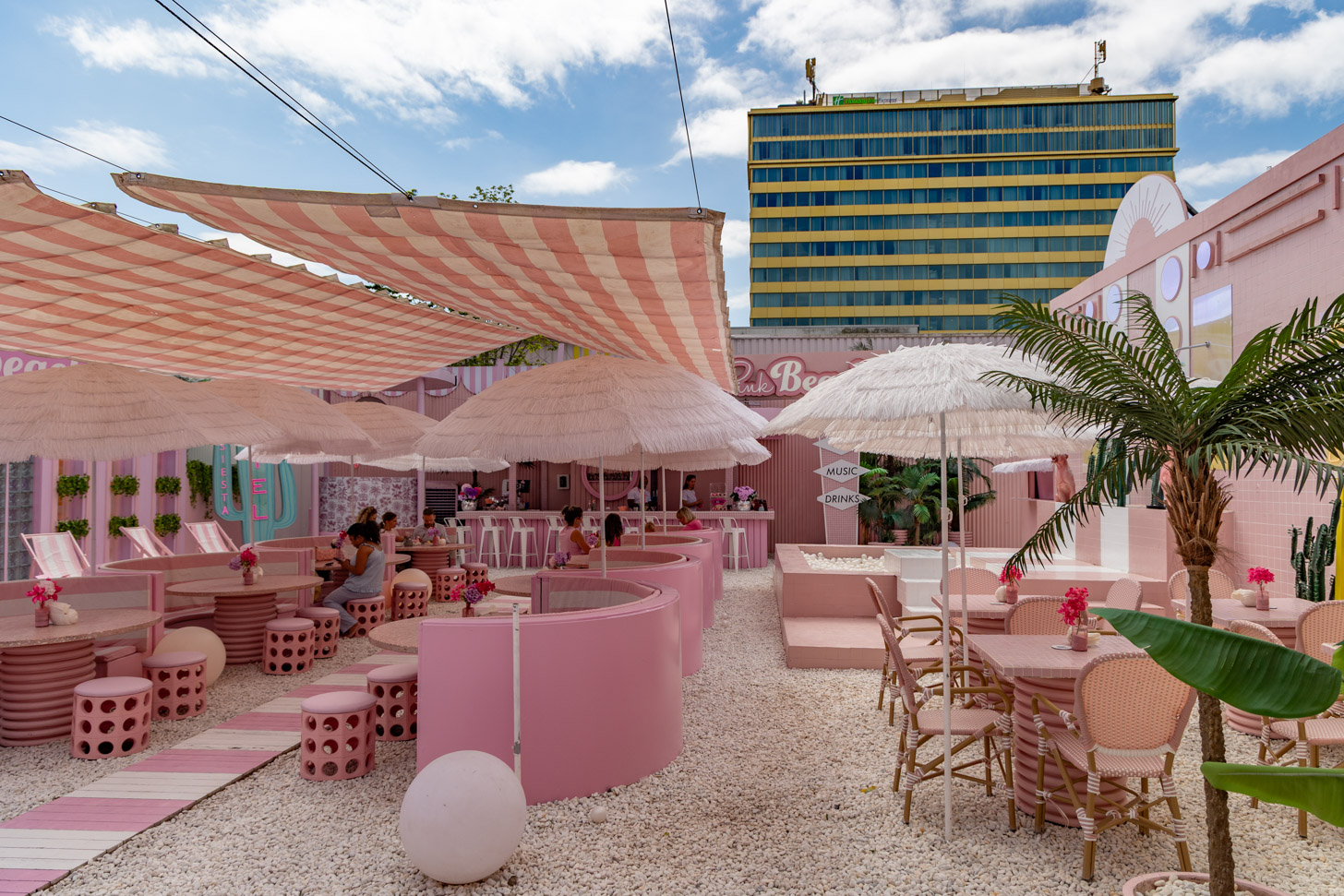 12:50 uur - Pink Beach