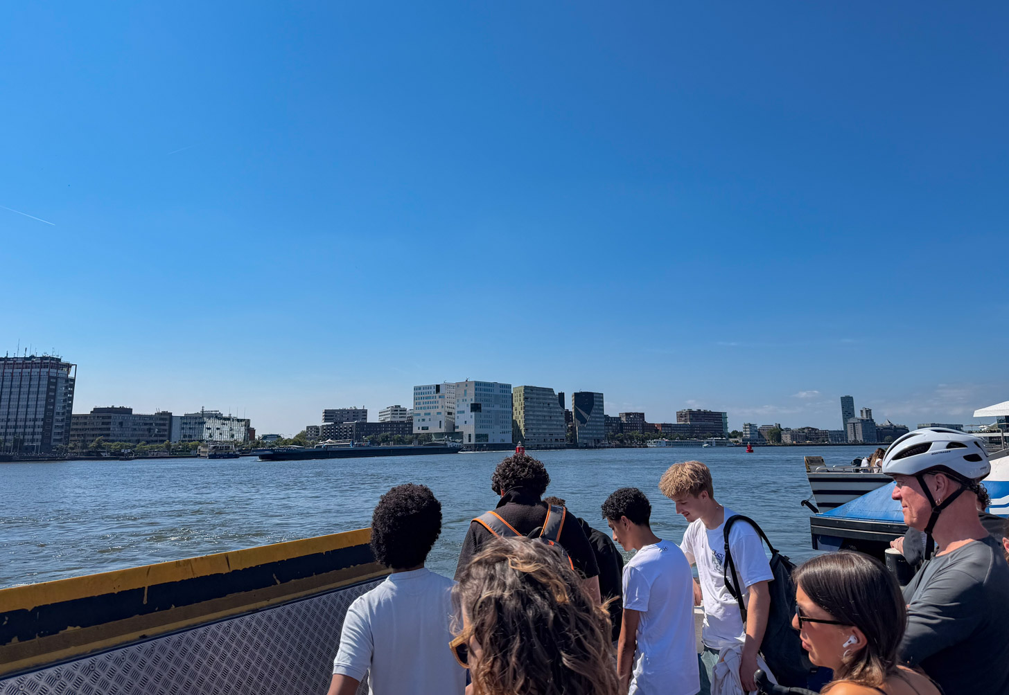 de veerboot over het IJ