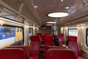 met de trein naar Tilburg