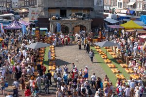 uitzicht op de kaasmarkt van Gouda