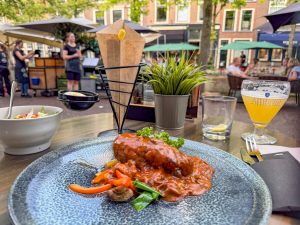 18:25 uur - diner bij Harry