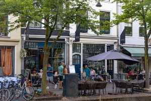 18:25 uur - diner bij Harry